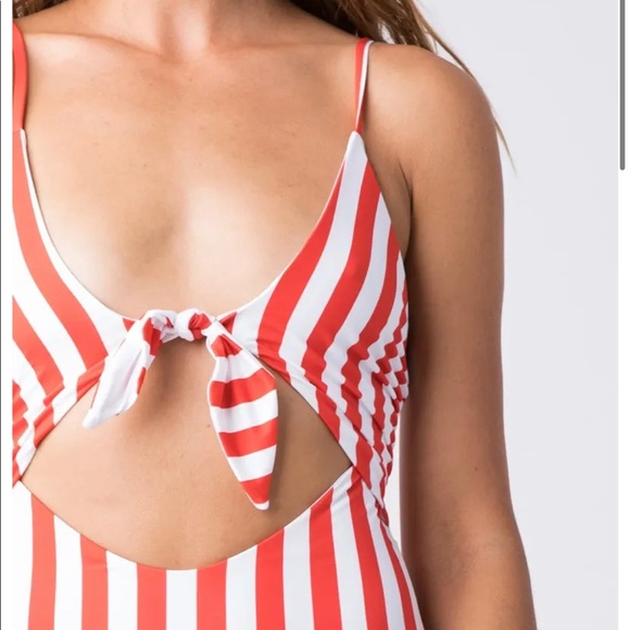 One piece swimsuit - Picture 3 of 4